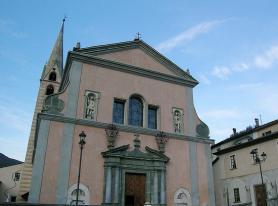 Italské Bormio s kostelem Collegiata