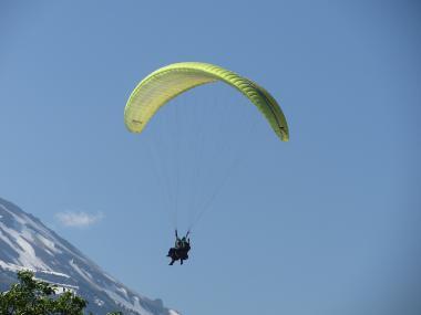 Paraglidista v Bormiu