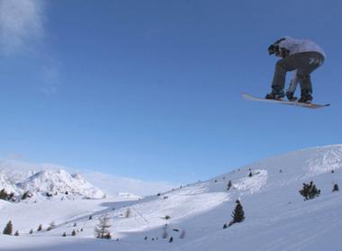 Italské středisko Bormio a snowboardista