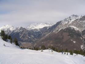 Pohled na sjezdovku v italském středisku Bormio