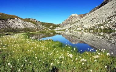 Jezero v údolí Val dei Vitelli